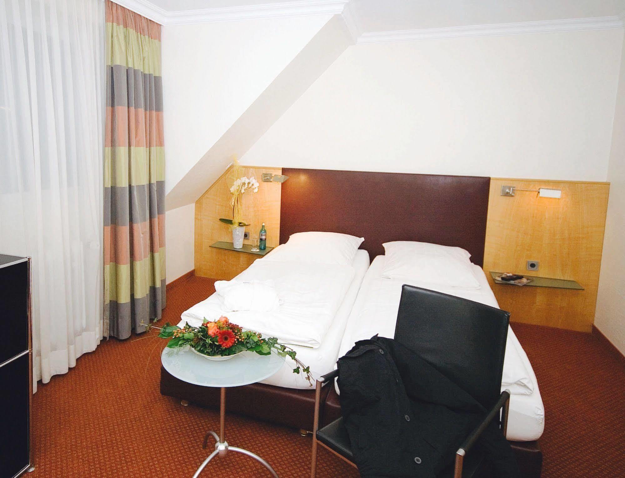 ארנסברג Hotel Menge "An Der Schlacht" מראה חיצוני תמונה